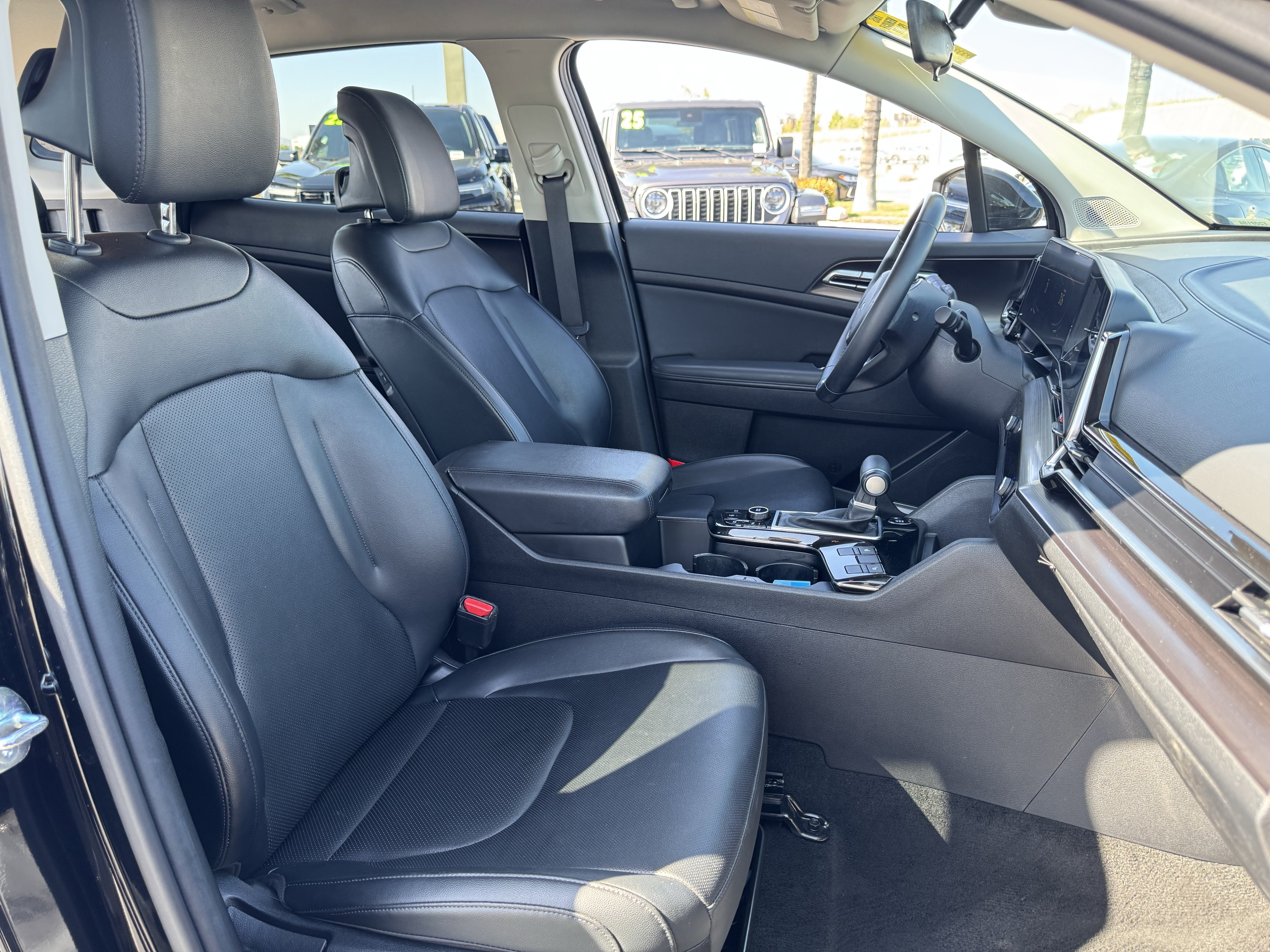 Used 2024 Kia Sportage EX FWD image 33