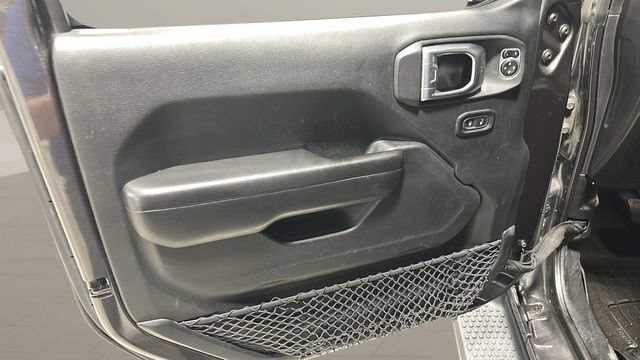 Used 2018 Jeep Wrangler Unlimited Rubicon w/ Steel Bumper Group AWD/4WD image 9