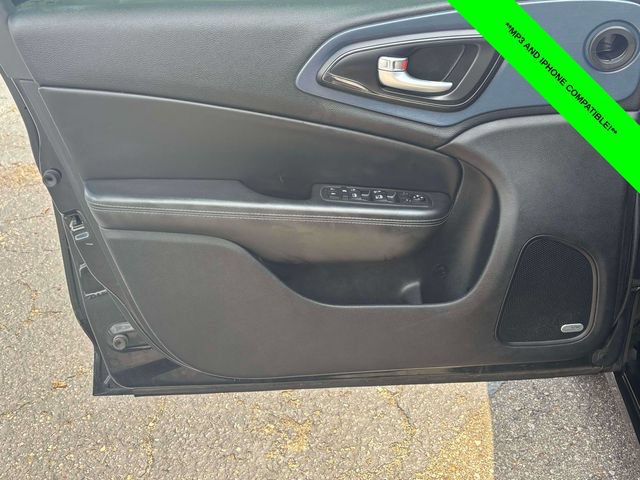 Used 2015 Chrysler 200 S w/ Navigation & Sound Group I FWD image 10