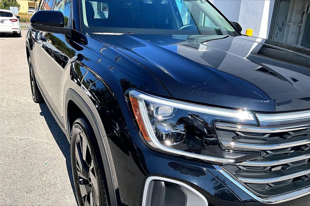 Certified 2025 Volkswagen Atlas SE w/ Panoramic Sunroof Package image 12