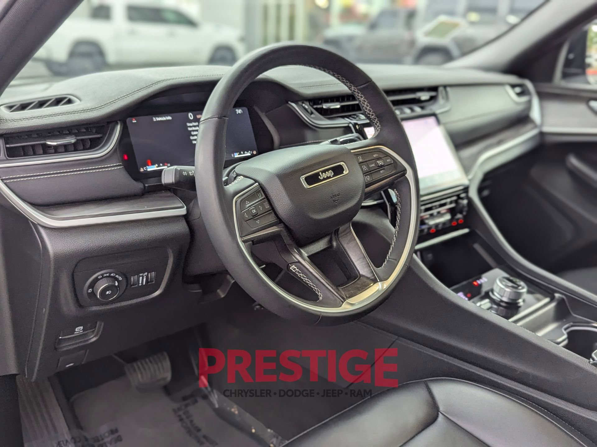 Used 2024 Jeep Grand Cherokee L Limited AWD/4WD image 13