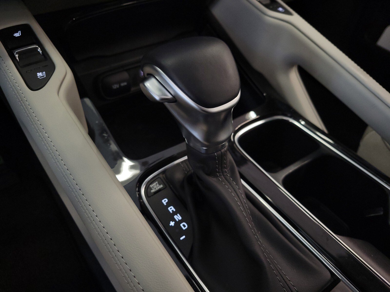 Used 2024 Kia Telluride SX w/ Towing Package image 23