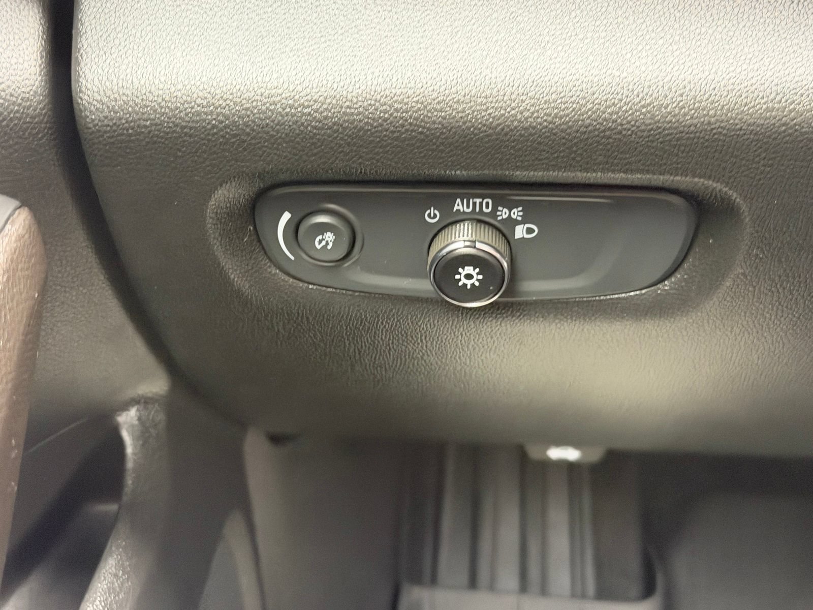 Used 2023 Chevrolet Traverse LT FWD image 12
