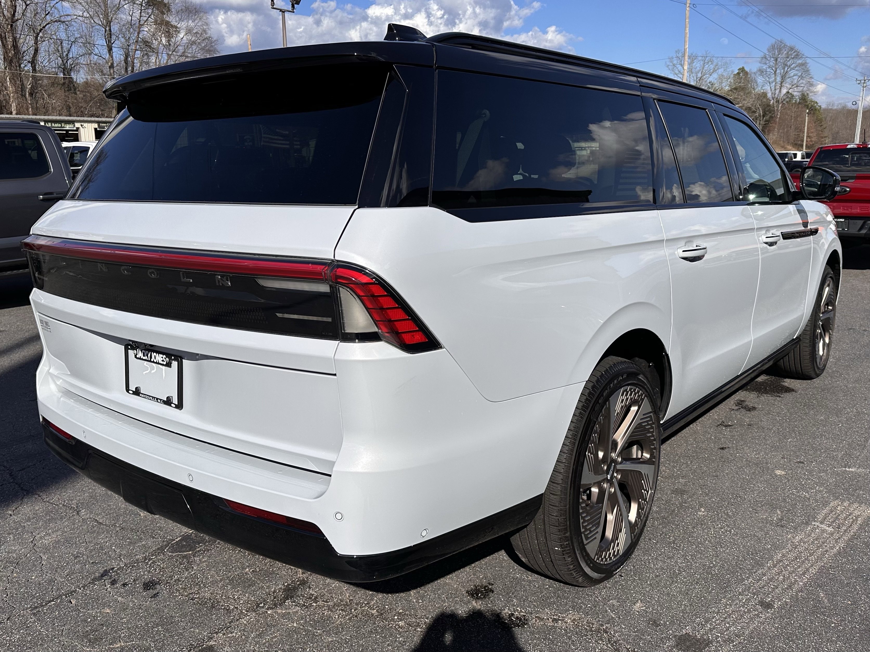 Used 2025 Lincoln Navigator L Black Label w/ Black Label Special Edition image 6