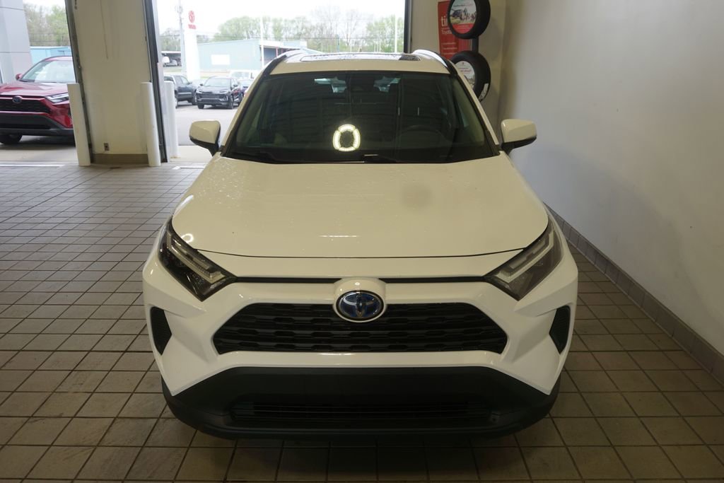 Used 2022 Toyota RAV4 XLE w/ Convenience Package AWD/4WD image 12