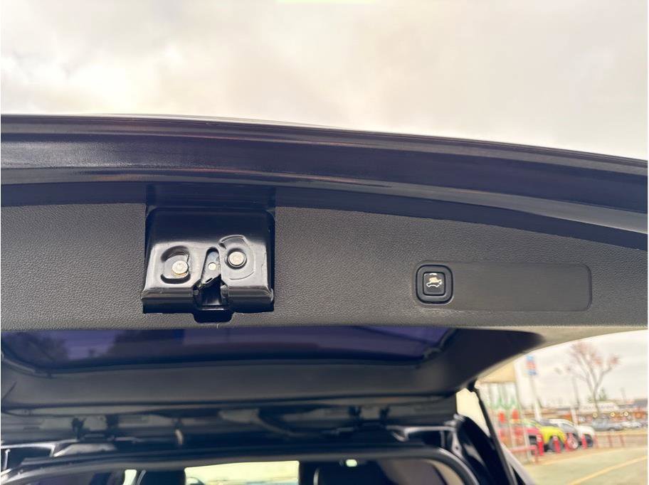 Used 2010 GMC Yukon Denali image 20