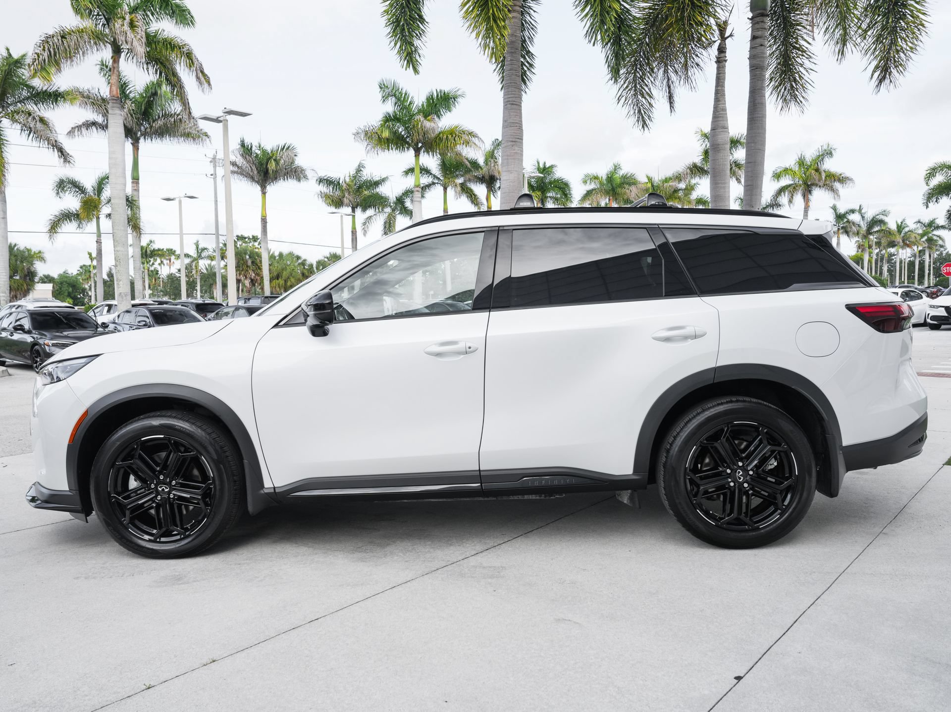 Certified 2026 INFINITI QX60 Sport w/ Dark Cargo Package AWD/4WD image 21