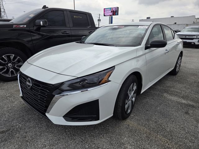 Used 2025 Nissan Altima 2.5 S FWD image 3