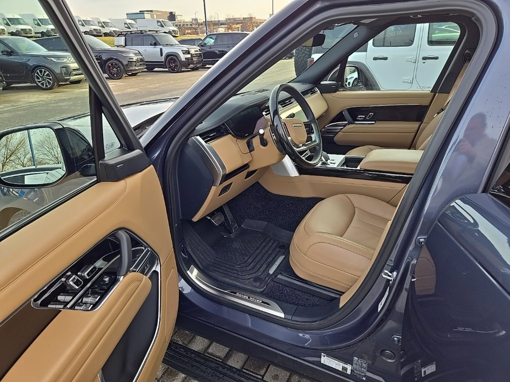 Used 2025 Land Rover Range Rover Long Wheelbase SE image 16