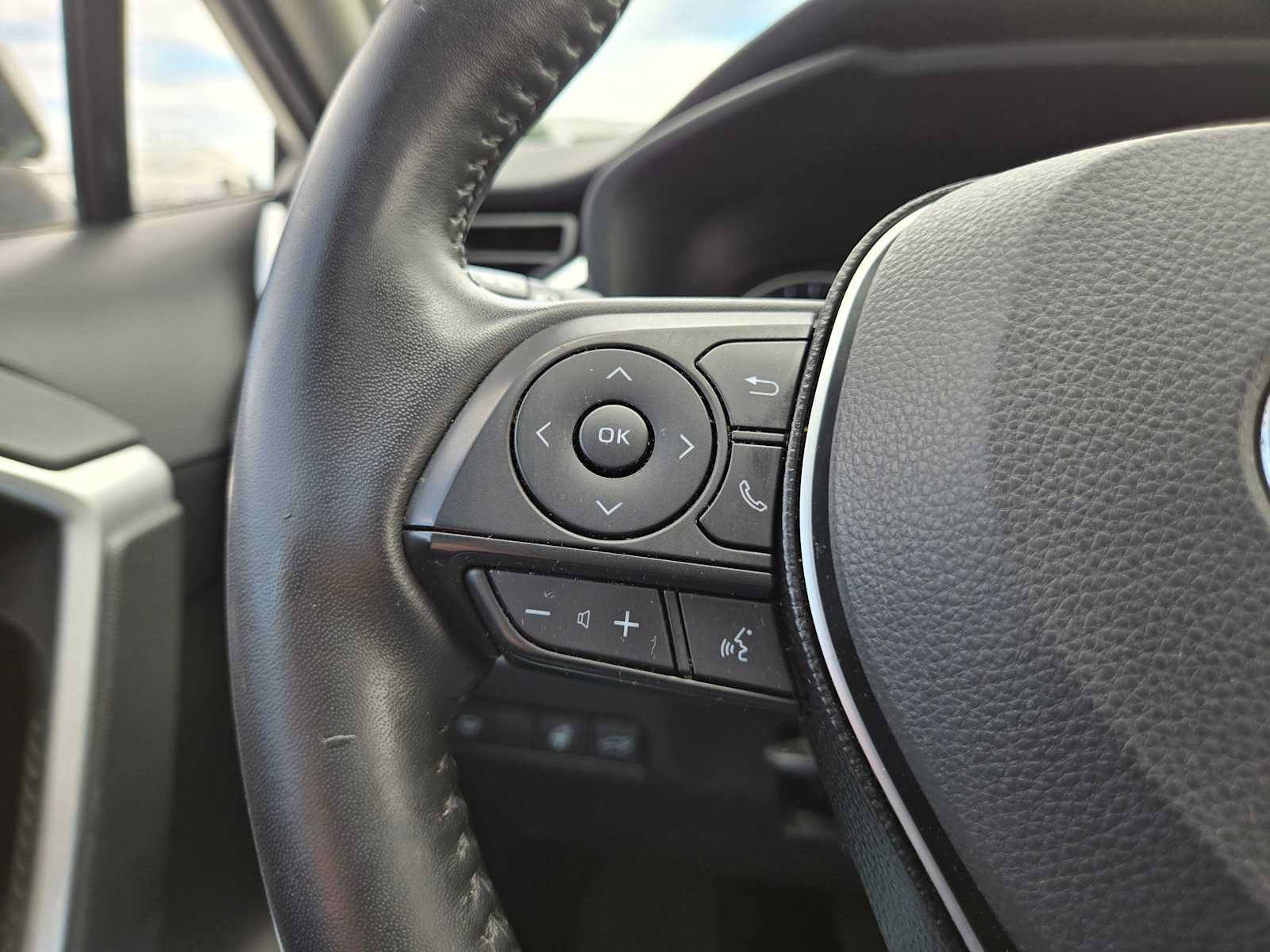 Used 2020 Toyota RAV4 XLE Premium AWD/4WD image 35
