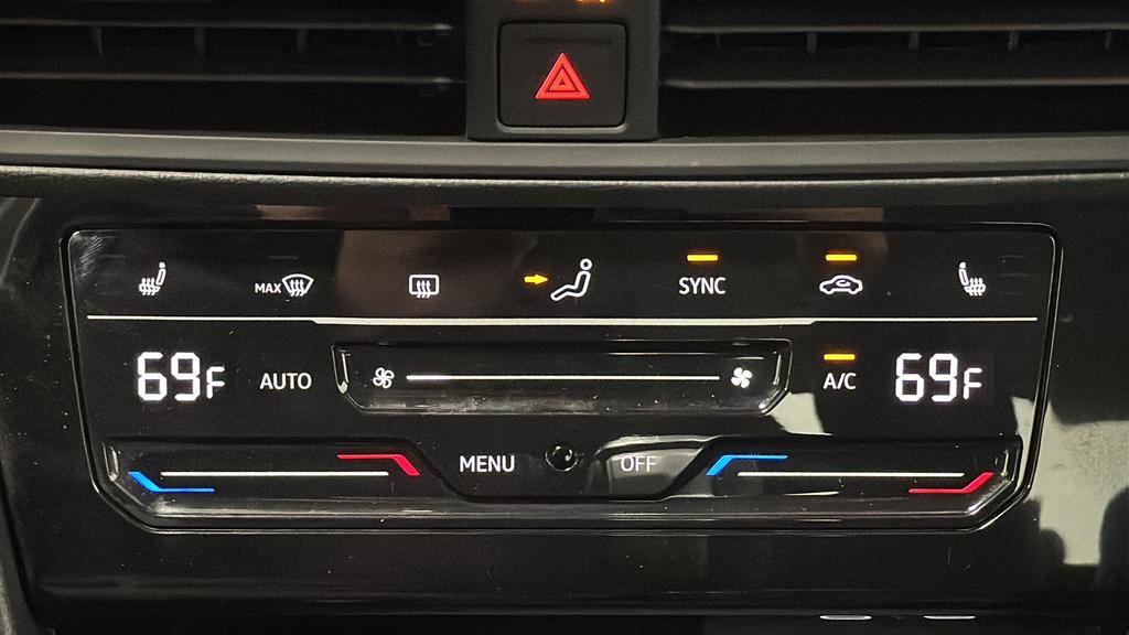 Used 2025 Volkswagen Jetta SE image 23
