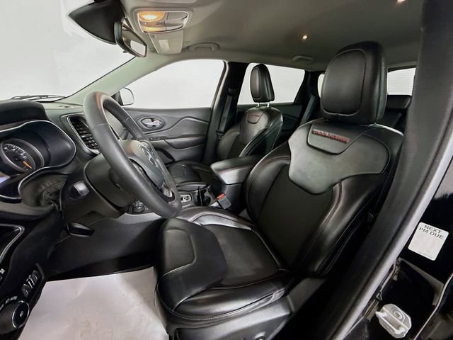 Used 2020 Jeep Cherokee Trailhawk w/ Technology Group image 20