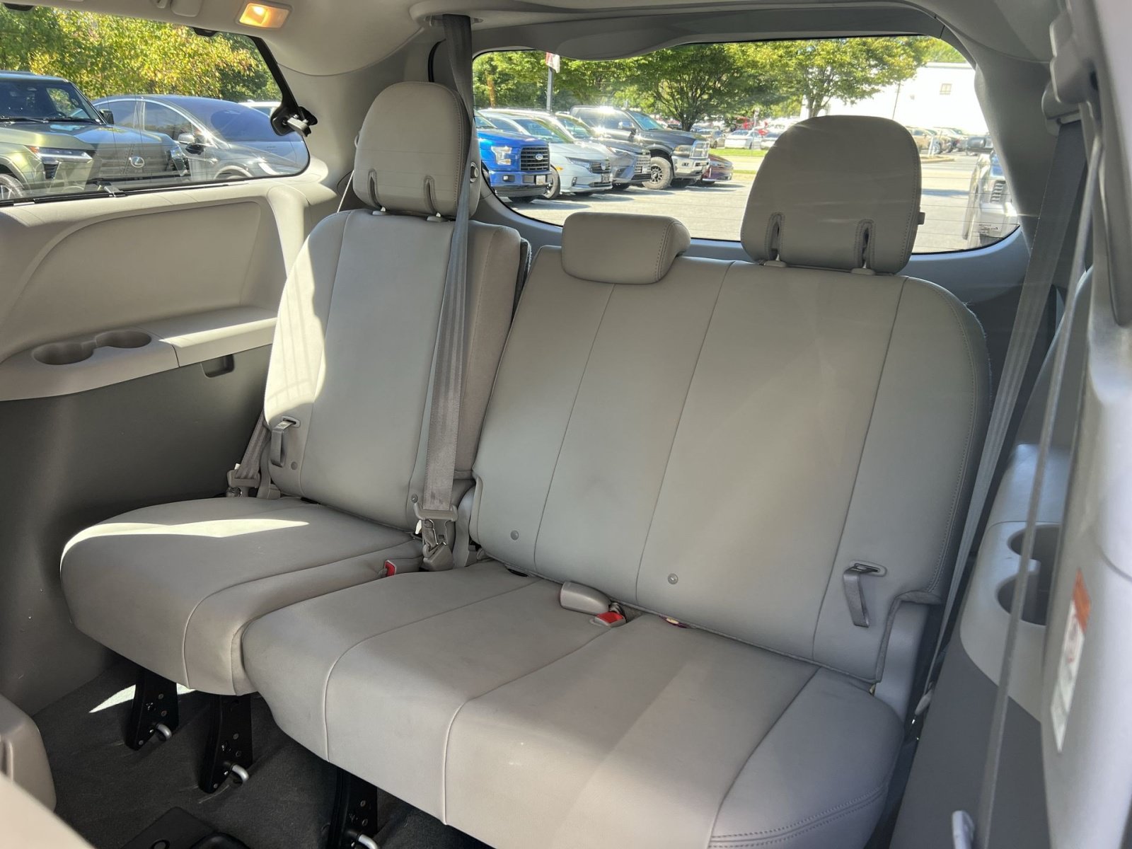 Used 2020 Toyota Sienna XLE w/ XLE Navigation Package FWD image 26