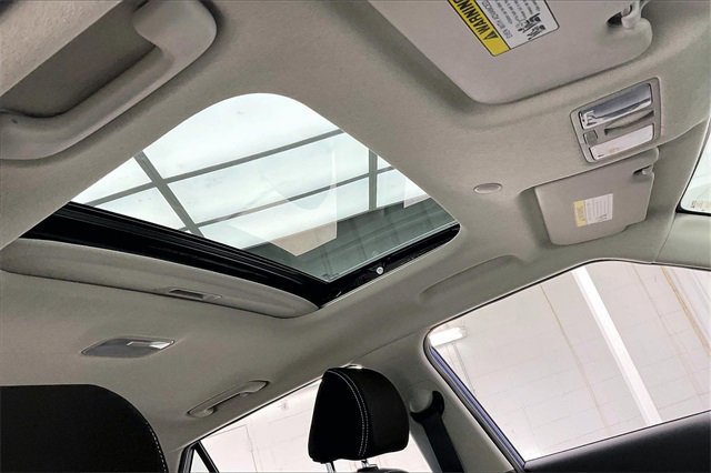 Used 2024 Hyundai Venue SEL image 13