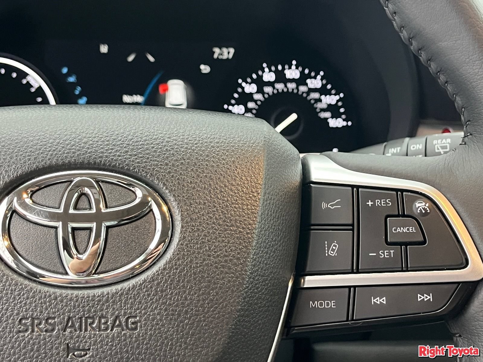 Certified 2026 Toyota Sienna XLE FWD image 24