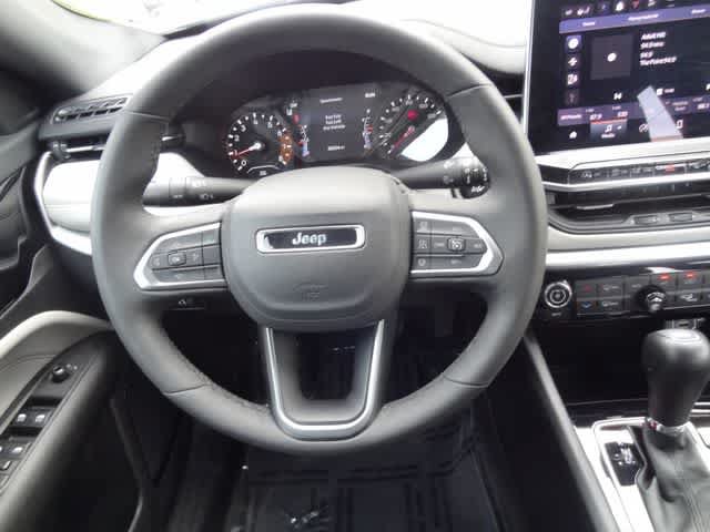 Used 2025 Jeep Compass Limited AWD/4WD image 12