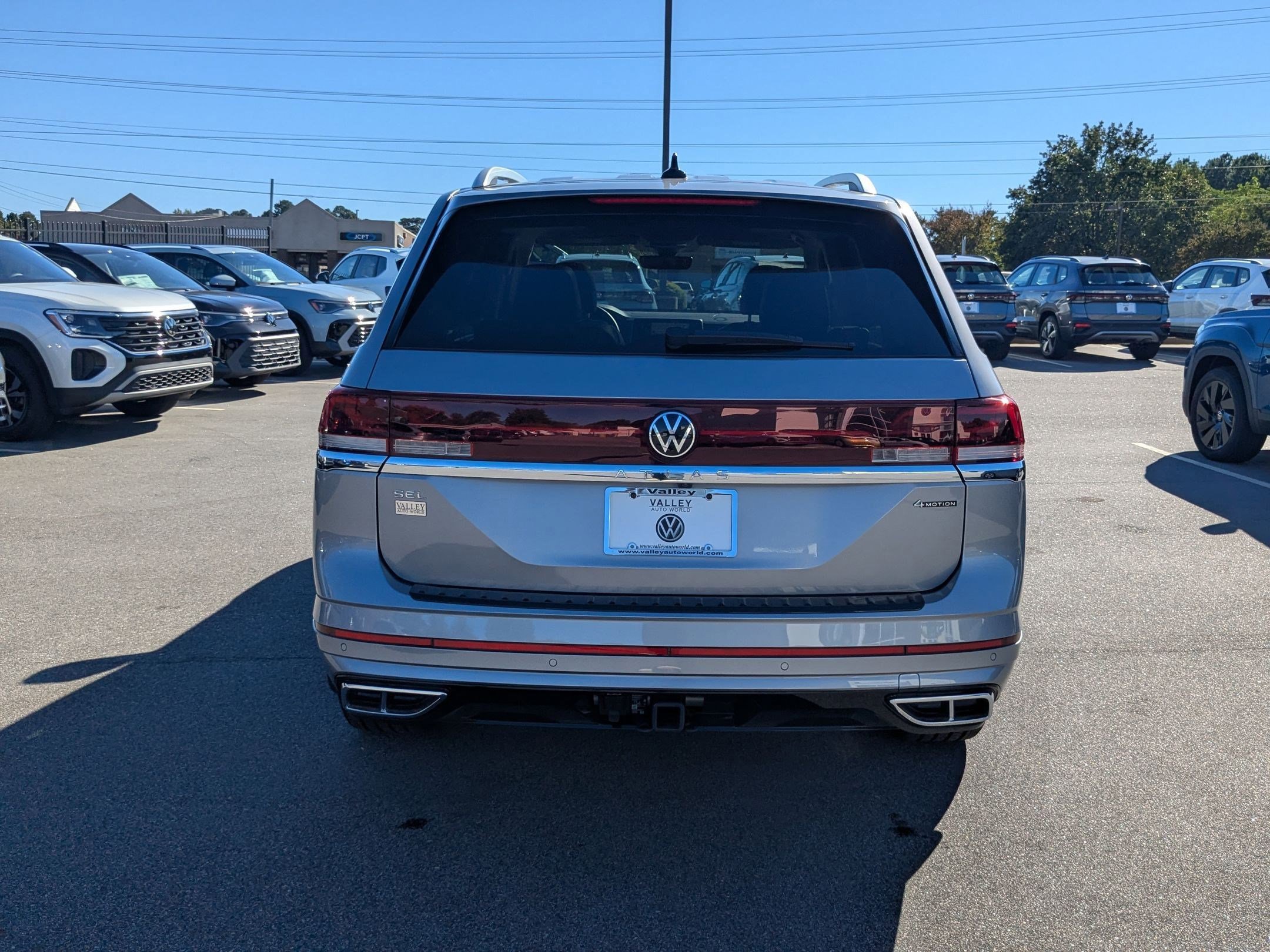 Used 2025 Volkswagen Atlas SEL Premium R-Line image 4
