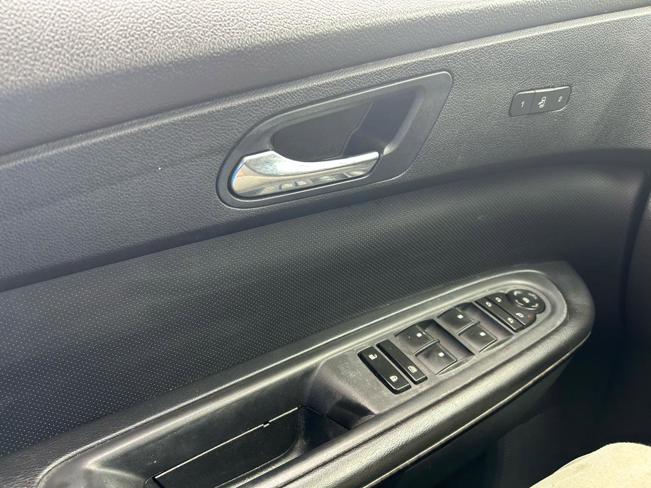 Used 2011 GMC Acadia Denali image 30