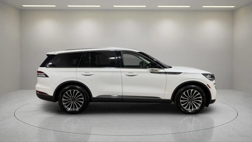 Certified 2023 Lincoln Aviator Reserve w/ Elements Package Plus AWD/4WD image 2