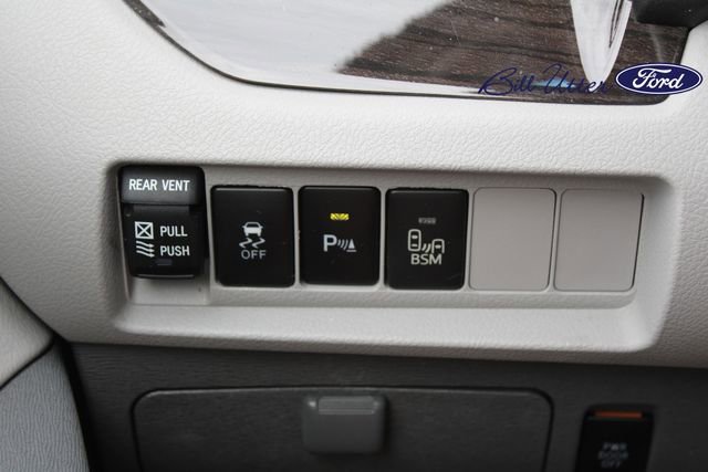 Used 2017 Toyota Sienna XLE Premium FWD image 24