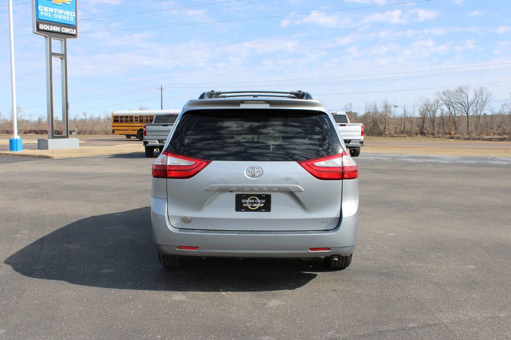 Used 2015 Toyota Sienna LE image 8