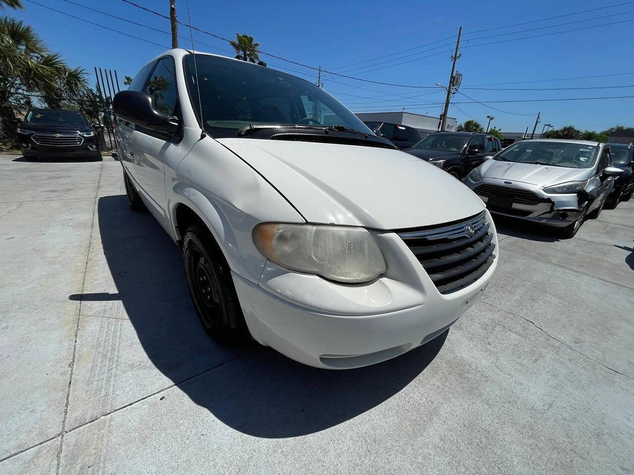 Used 2005 Chrysler Town & Country LX w/ Popular Equipment Group II FWD image 7