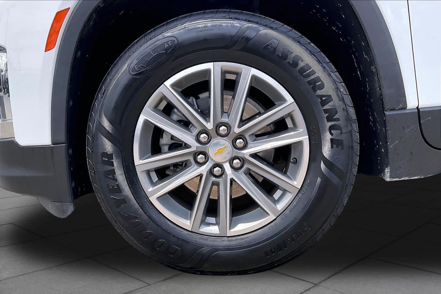 Certified 2023 Chevrolet Traverse LT FWD image 10