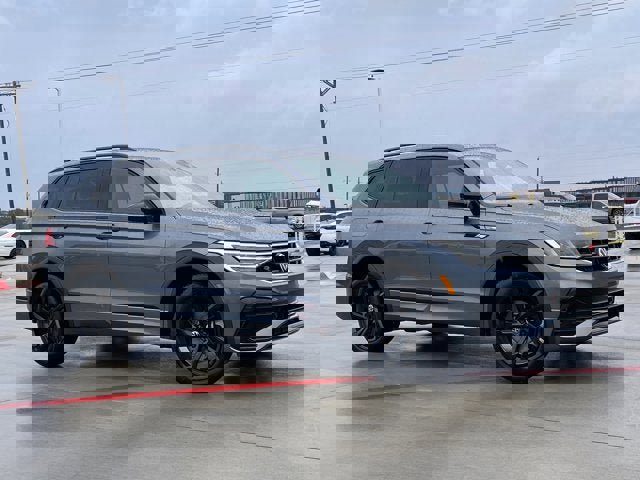 Used 2023 Volkswagen Tiguan SE R-Line image 5