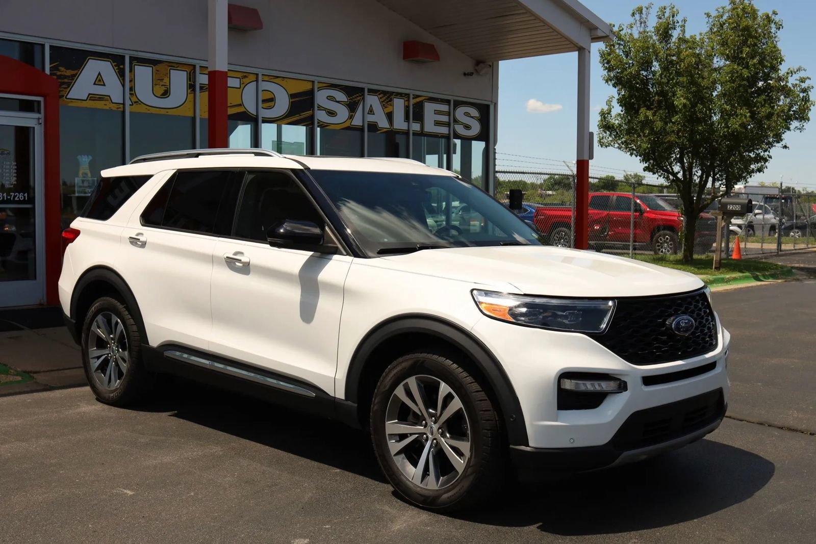 Used 2020 Ford Explorer Platinum w/ Premium Technology Package AWD/4WD image 3