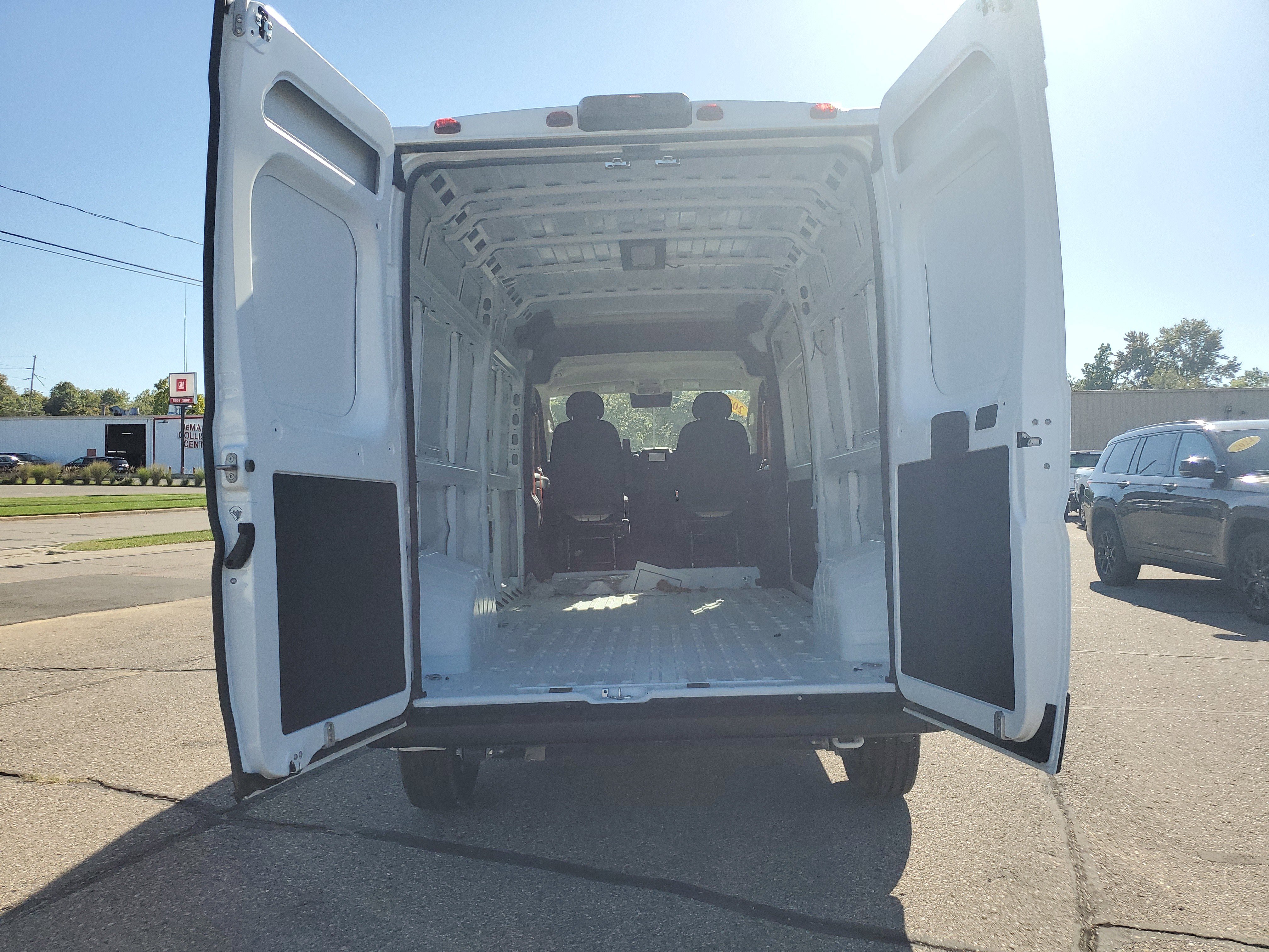 Used 2025 RAM ProMaster 2500 w/ Convenience Group image 24