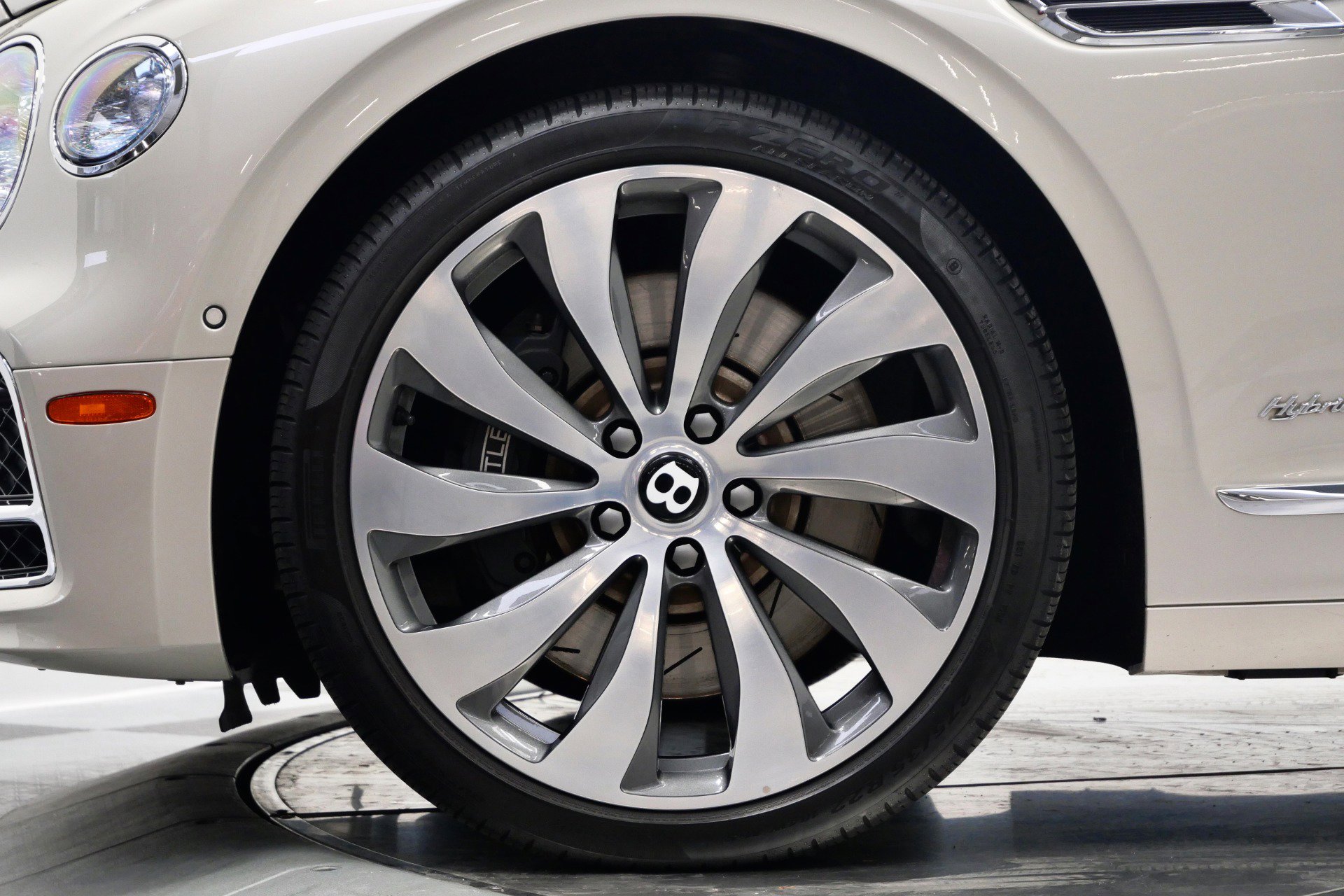 Used 2022 Bentley Flying Spur Plug-In Hybrid image 10