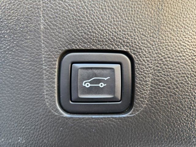 Used 2023 Chevrolet Traverse LT image 36