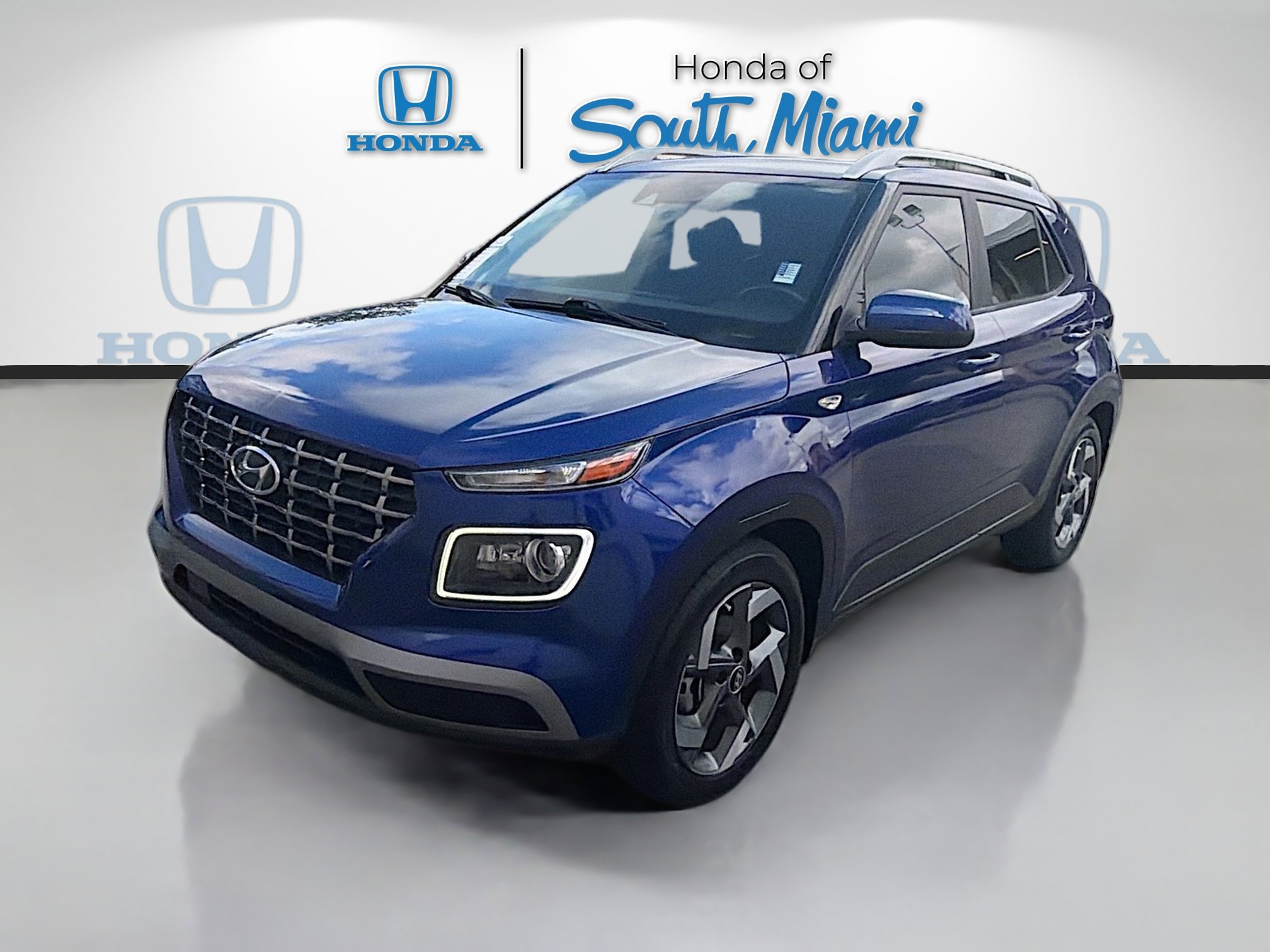 Used 2022 Hyundai Venue Limited FWD image 3