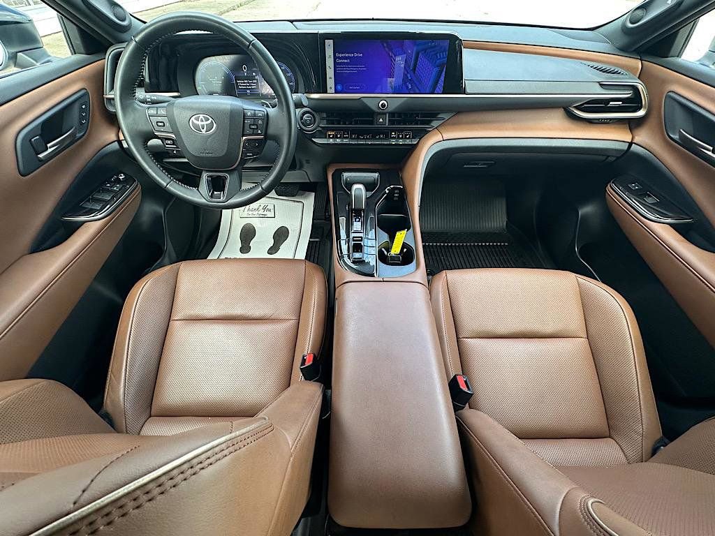 Certified 2025 Toyota Crown Signia image 17