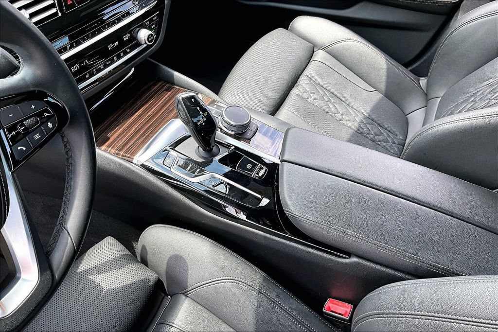 Used 2021 BMW 530i RWD image 15