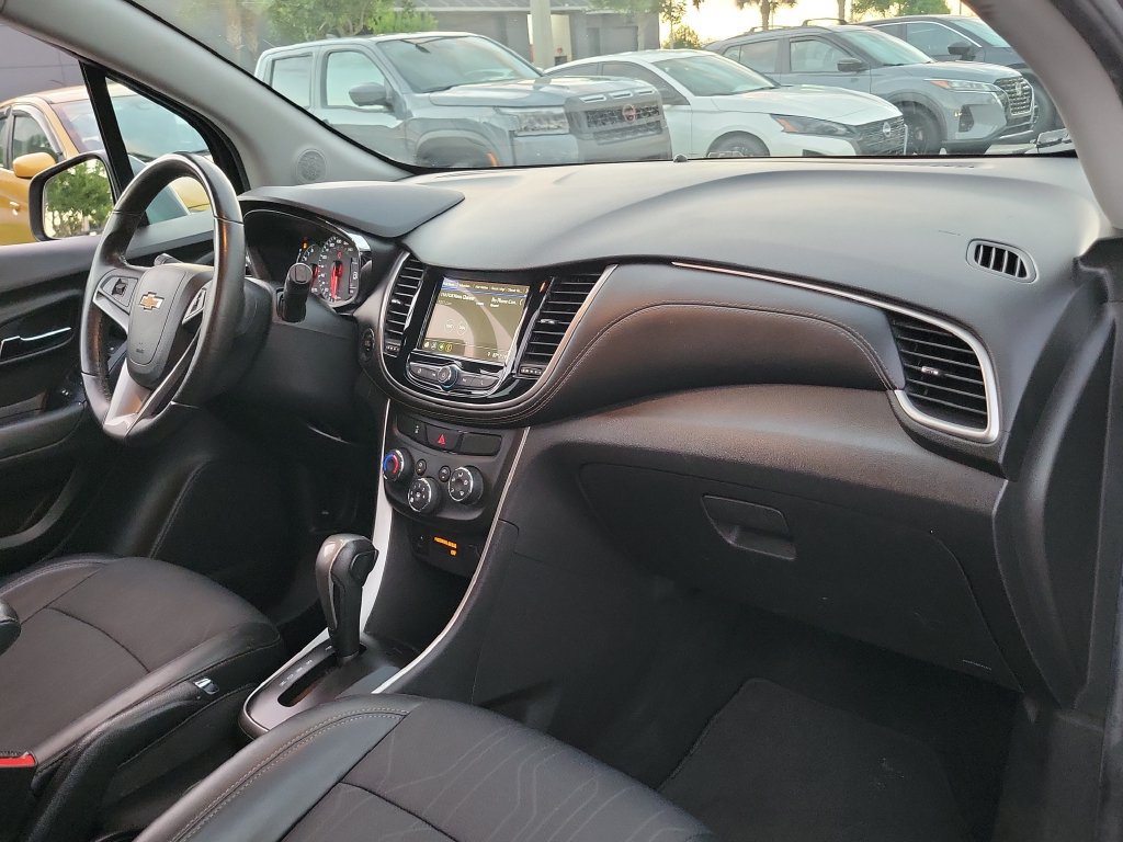 Used 2019 Chevrolet Trax LT w/ LT Convenience Package AWD/4WD image 28