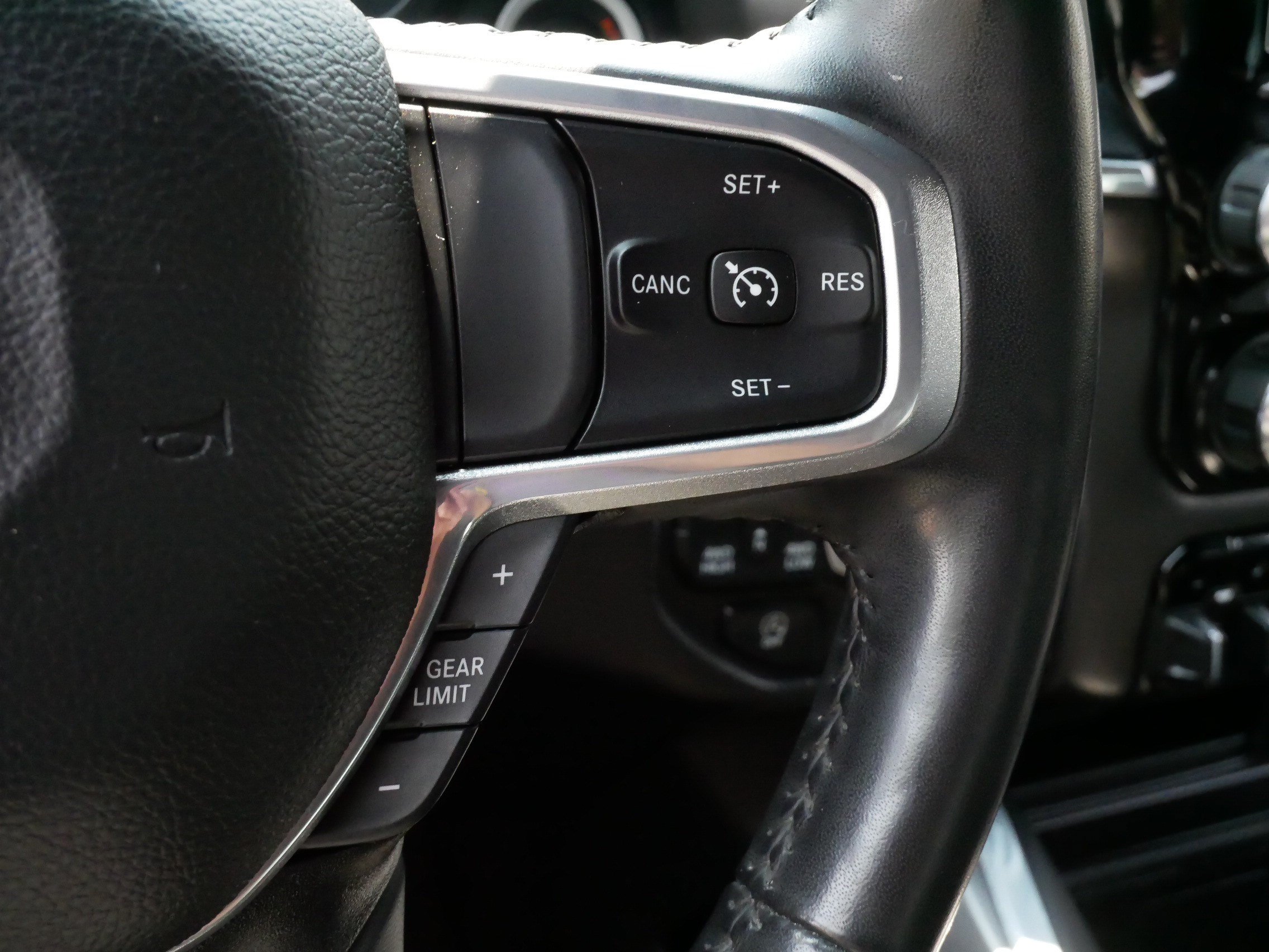 Used 2022 RAM 1500 Laramie AWD/4WD image 25