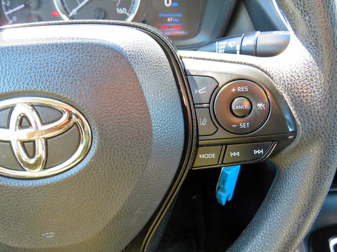 Used 2020 Toyota Corolla LE FWD image 25