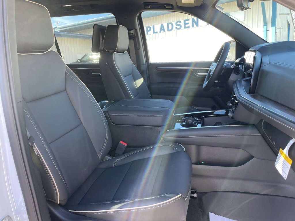 New 2026 Chevrolet Suburban Premier image 22