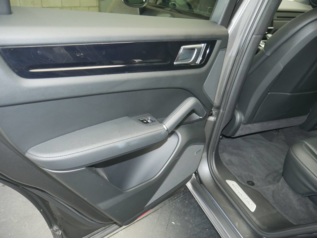 Certified 2021 Porsche Cayenne Coupe AWD/4WD image 18