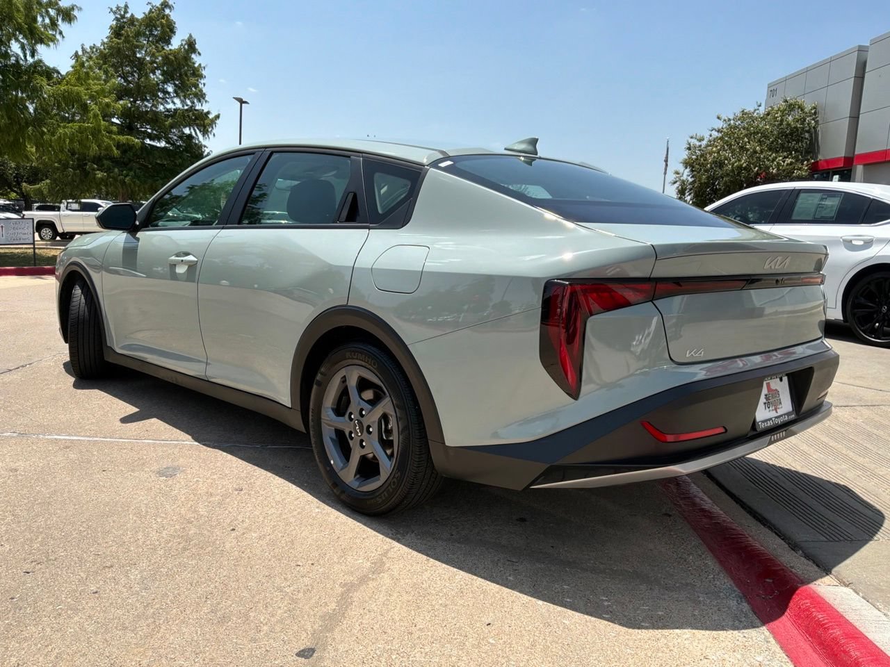 Used 2025 Kia K4 FWD image 8