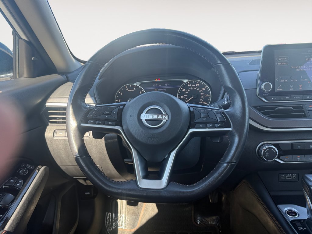 Used 2025 Nissan Altima 2.5 SR FWD image 12