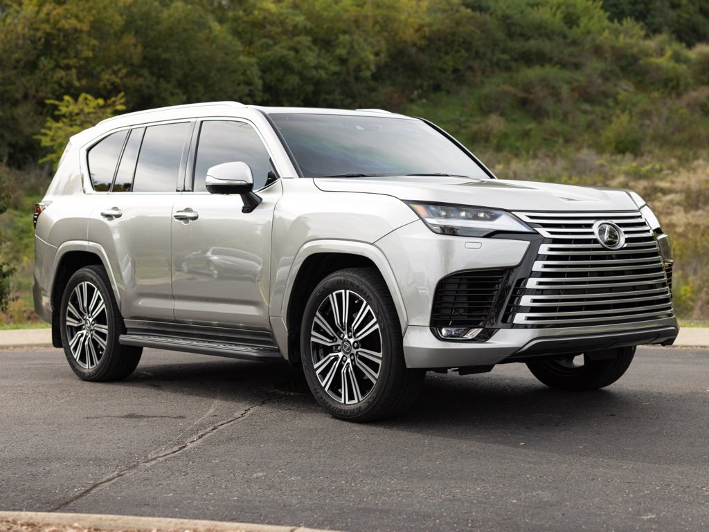 Used 2024 Lexus LX 600 4WD w/ Luxury Package image 11