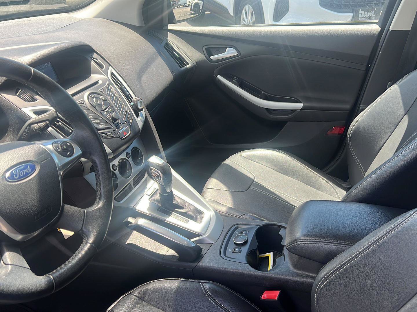 Used 2014 Ford Focus SE w/ Equipment Group 201A FWD image 16