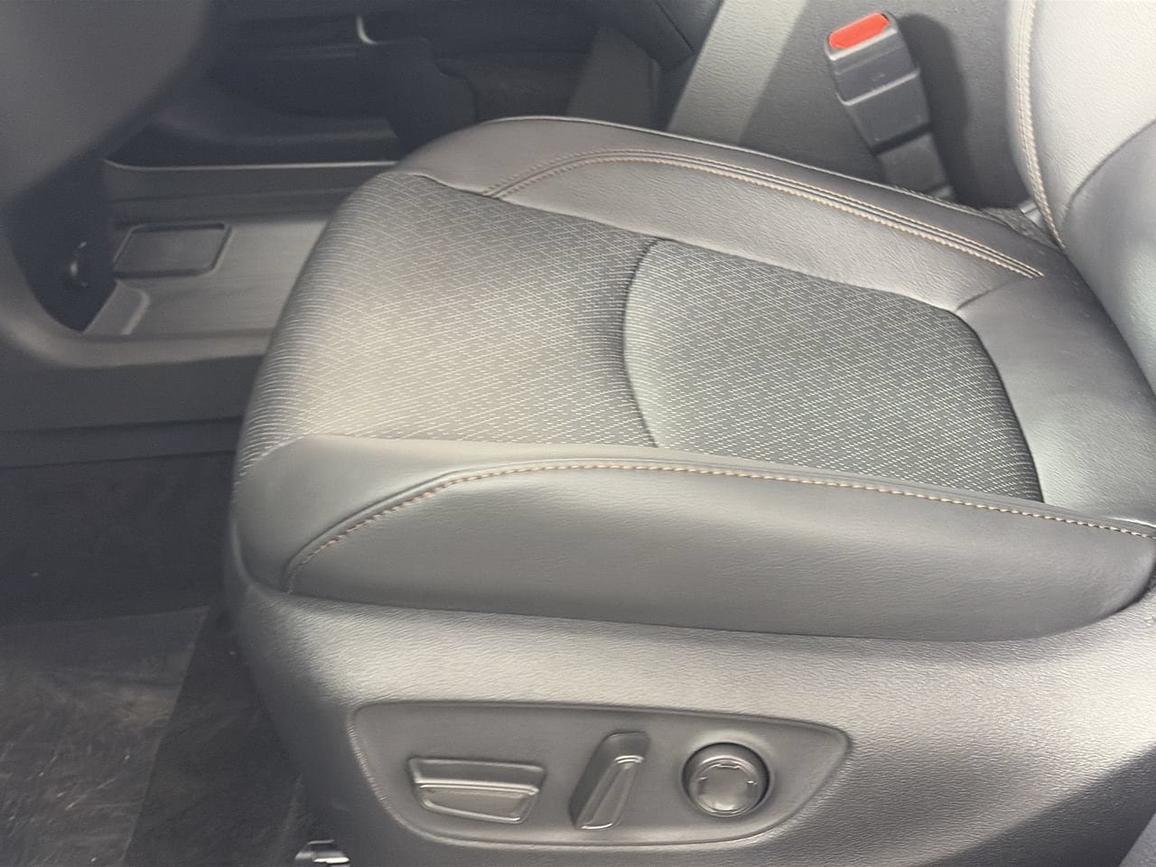 New 2026 Toyota Sienna Platinum AWD/4WD image 18