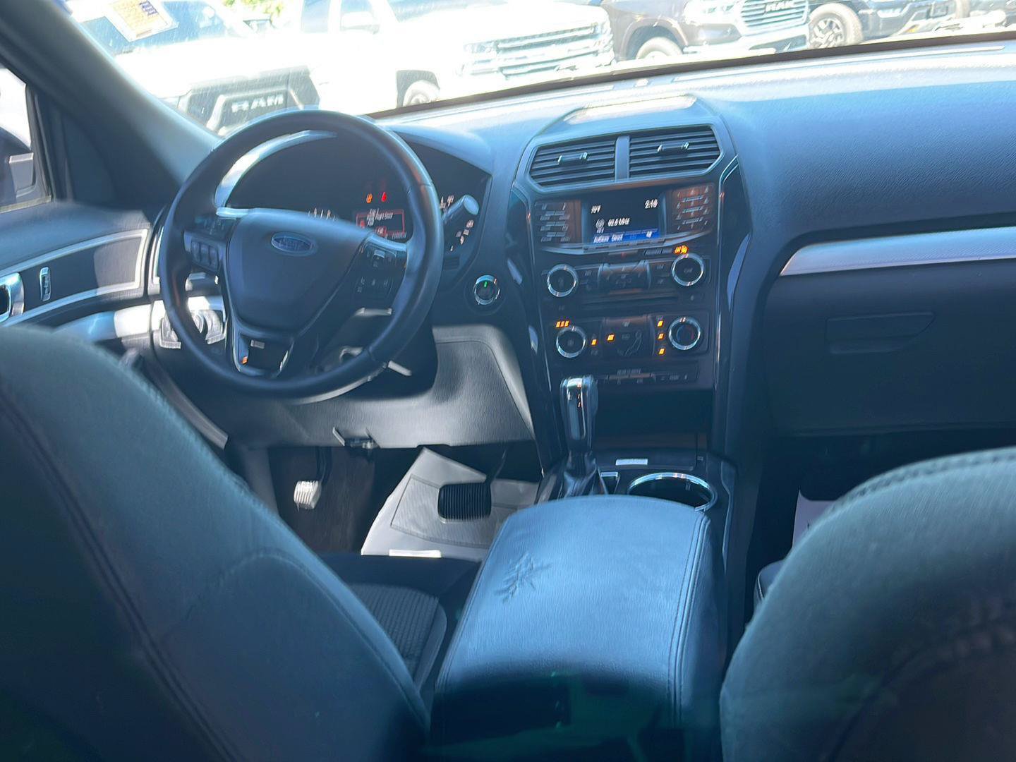 Used 2016 Ford Explorer XLT FWD image 28