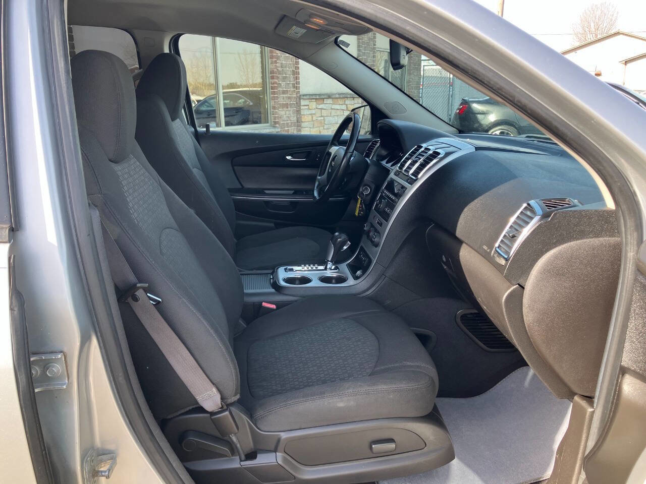 Used 2010 GMC Acadia SLE image 15