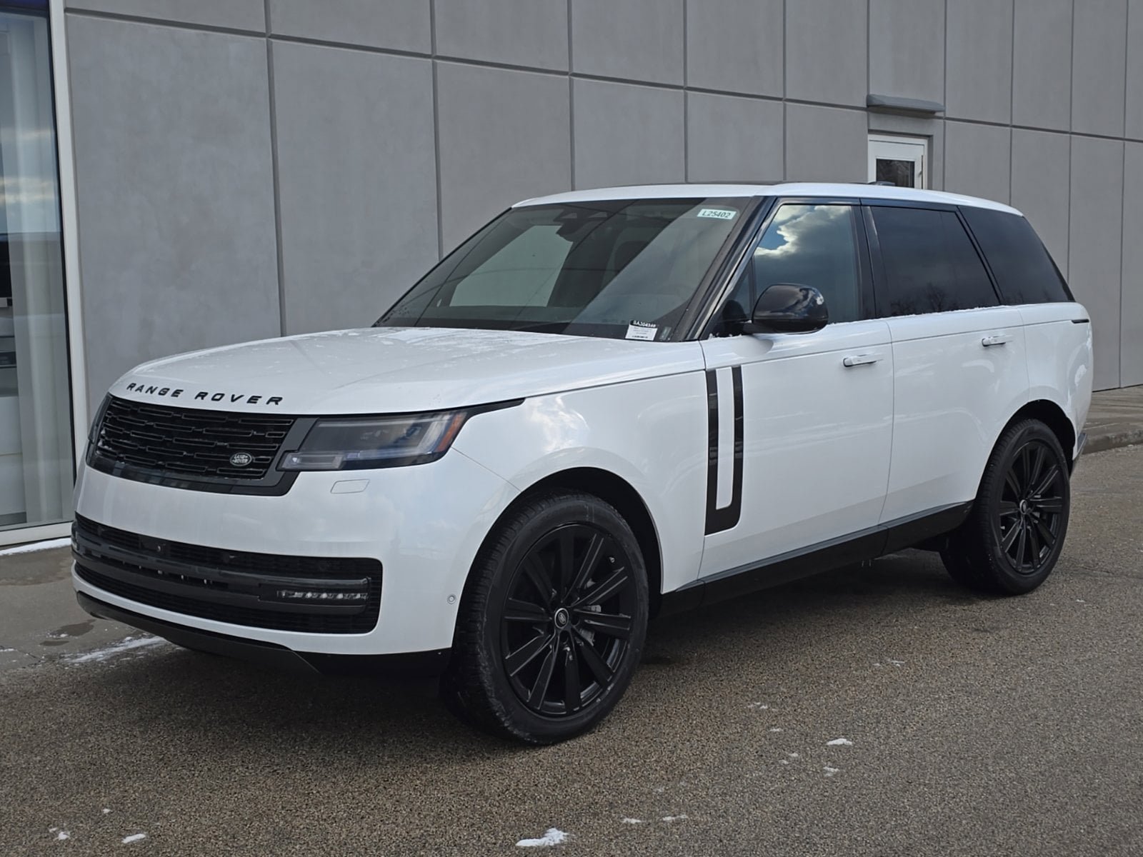 New 2025 Land Rover Range Rover SE