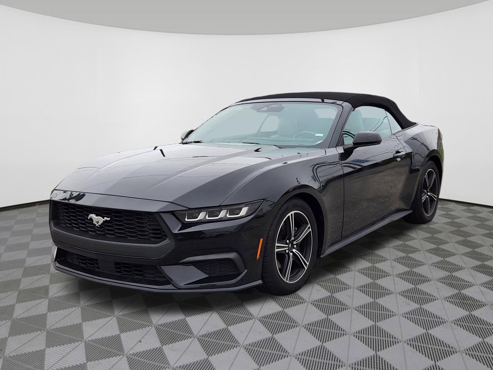 Used 2024 Ford Mustang Premium image 2