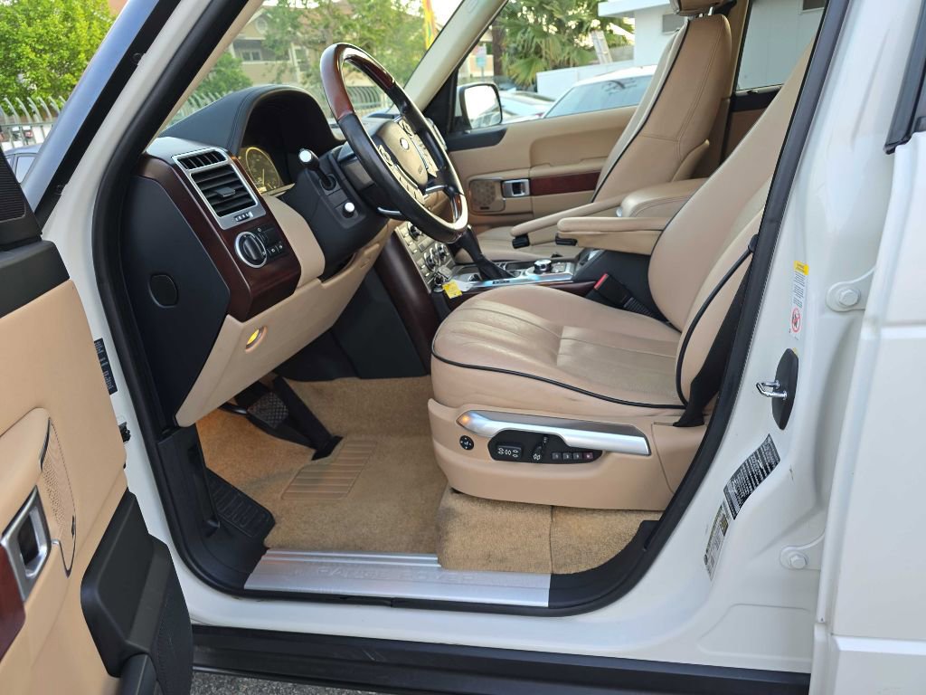 Used 2010 Land Rover Range Rover HSE LUX image 11